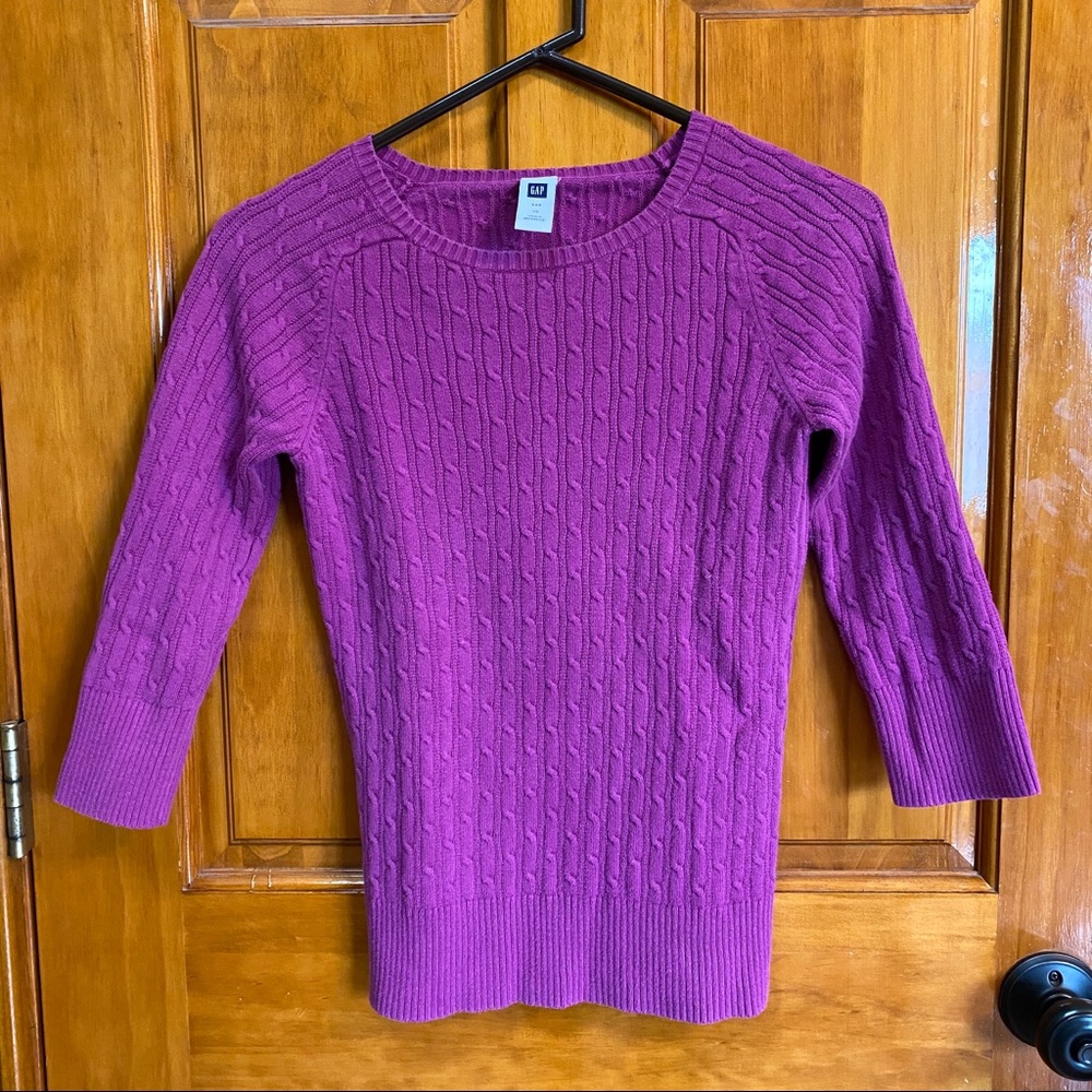 Purple gap sweater with 3/4 sleeves